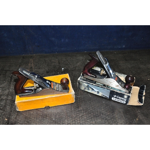 1066 - A BOXED STANLEY No3 WOOD PLANE and a boxed No4 plane (Condition: both have some minor surface rust p... 