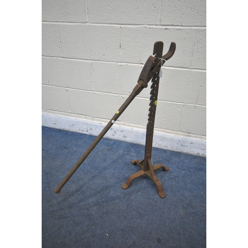 1321 - A VINTAGE CAST IRON CART WHEEL JACK