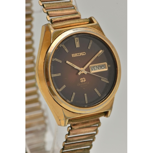 35 - A GENTS 'SEIKO' WRISTWATCH, quartz movement, round brown dial signed 'Seiko SQ quartz 4004', baton m... 