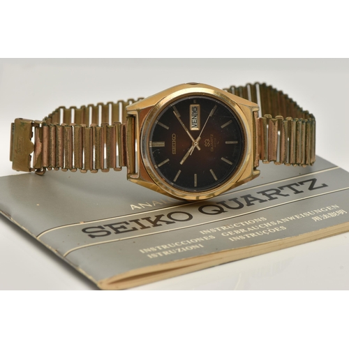 35 - A GENTS 'SEIKO' WRISTWATCH, quartz movement, round brown dial signed 'Seiko SQ quartz 4004', baton m... 