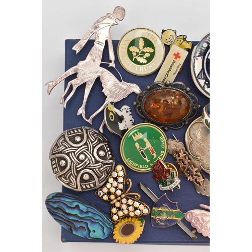 54 - A SELECTION OF BROOCHES AND PINS, to include a Mexican Alpaca abalone shell leaf brooch, an Edwardia... 