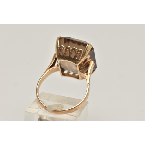 61 - A YELLOW METAL SMOKY QUARTZ DRESS RING, rectangular cut smoky quartz, measuring approximately length... 