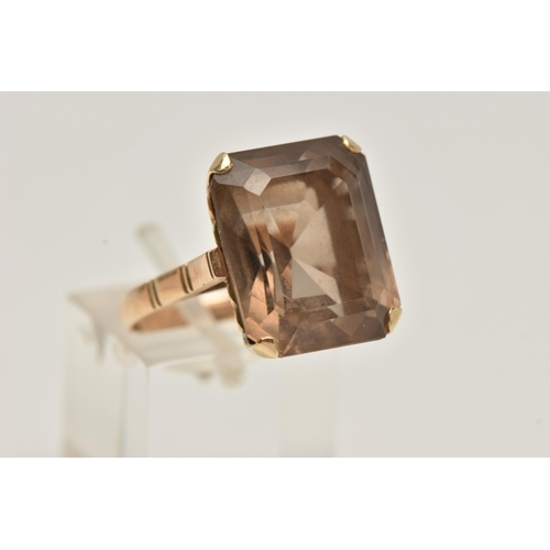 61 - A YELLOW METAL SMOKY QUARTZ DRESS RING, rectangular cut smoky quartz, measuring approximately length... 