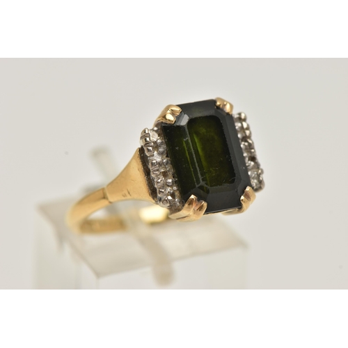 72 - AN 18CT GOLD GREEN TOURMALINE DRESS RING, rectangular cut green tourmaline prong set with eight roun... 