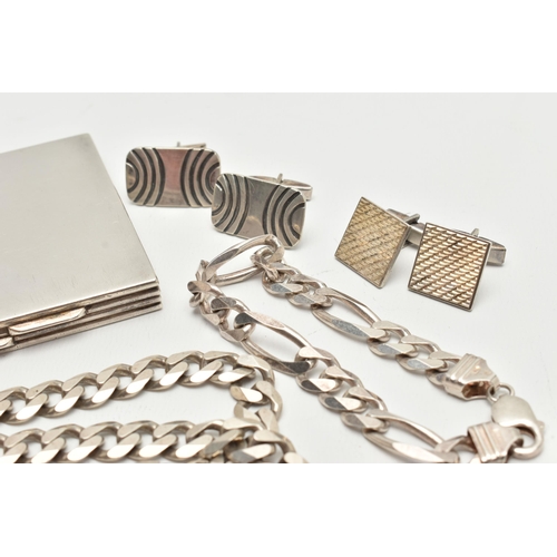 125 - AN ASSORTMENT OF SILVER AND WHITE METAL ITEMS, to include a large silver figaro chain bracelet, hall... 