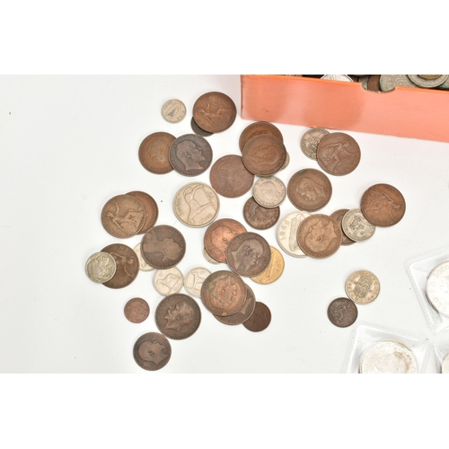 161 - A SMALL CARDBOARD TRAY CONTAINING MIXED COINS TO INCLUDE: 2 x Eire 10 Silver Shilling 1966 coins, a ... 