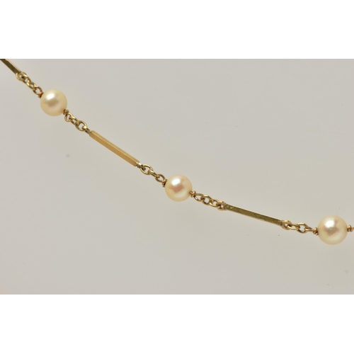 82 - A 9CT GOLD CULTURED PEARL NECKLACE, designed with alternating cultured cream pearls, each measuring ... 