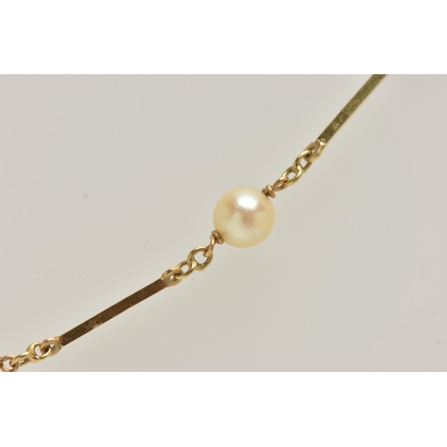 82 - A 9CT GOLD CULTURED PEARL NECKLACE, designed with alternating cultured cream pearls, each measuring ... 