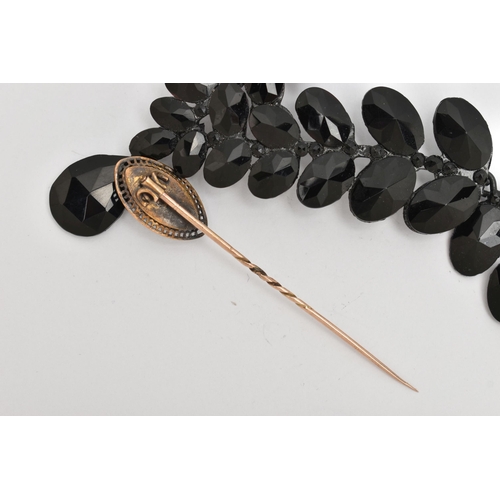 92 - A STICK PIN AND NECKLACE, a navette cabochon onyx collet set in yellow metal, unmarked, together wit... 