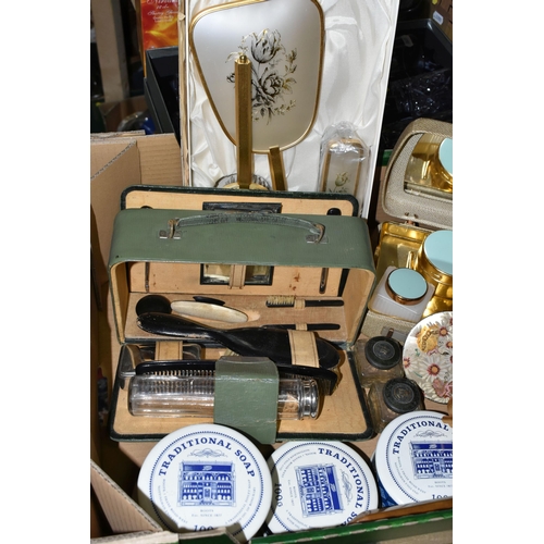 536 - A BOX OF VINTAGE AND MODERN DRESSING TABLE ITEMS, to include a fitted gentleman's grooming kit (most... 