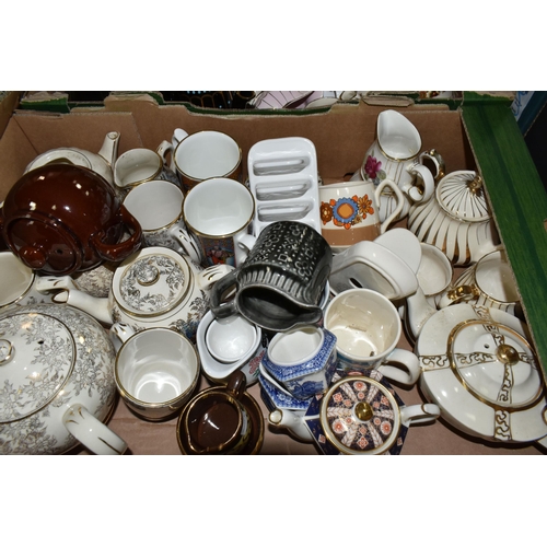 541 - SEVEN BOXES OF SADLER POTTERY, a mixture of ornamental and tea ware, including trinket boxes, ginger... 