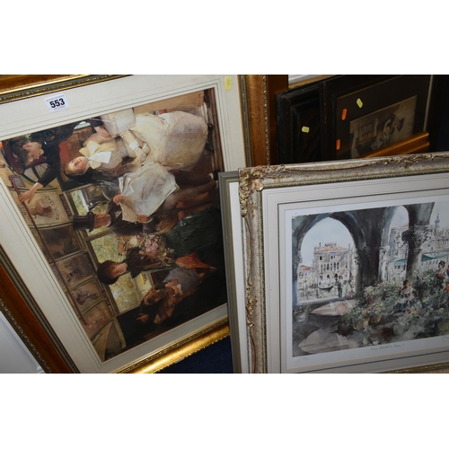 553 - A QUANTITY OF ASSORTED DECORATIVE PRINTS AND A MIRRORED GLASS PICTURE, including limited edition pri... 