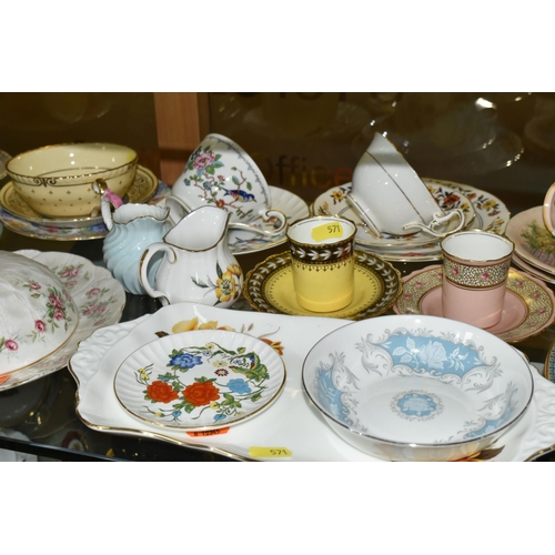 571 - A QUANTITY OF AYNSLEY GIFTWARE, TABLEWARE, ODD TEA WARES, ETC, including two early 20th century coff... 