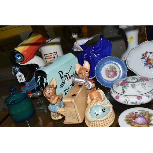 572 - A QUANTITY OF ASSORTED CERAMICS, including an Enesco Guinness Toucan jug, G0046, height 21cm, a Carr... 