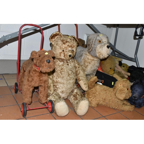 577 - ONE BOX OF SOFT TOYS AND VINTAGE TEDDY BEARS, to include a large straw filled bear with articulated ... 