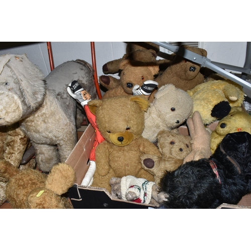 577 - ONE BOX OF SOFT TOYS AND VINTAGE TEDDY BEARS, to include a large straw filled bear with articulated ... 