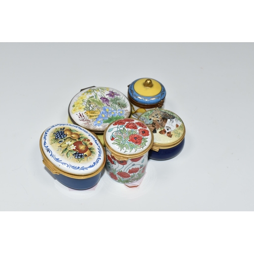 306 - A COLLECTION OF FOURTEEN ENAMEL AND PORCELAIN TRINKET/PILL BOXES, to include four Limoges porcelain ... 