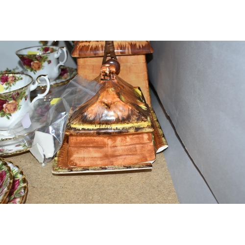 322 - A ROYAL ALBERT 'OLD COUNTRY ROSES' PATTERN TEA SET, comprising a cake plate, milk jug, sugar bowl, f... 