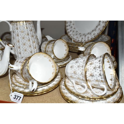 377 - A SPODE 'FLEUR DE LYS GOLD' PATTERN DINNER SET, comprising a large oval meat plate, oval platter, ov... 