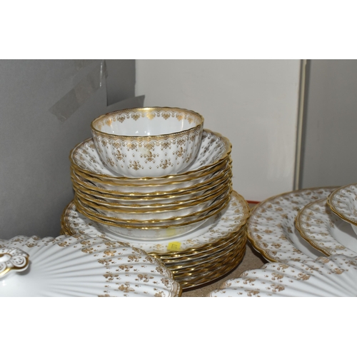 377 - A SPODE 'FLEUR DE LYS GOLD' PATTERN DINNER SET, comprising a large oval meat plate, oval platter, ov... 