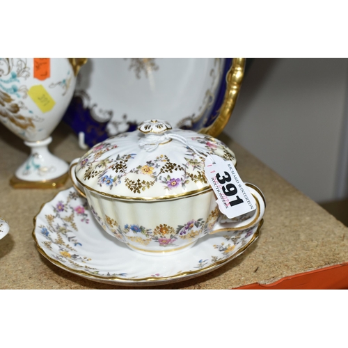 391 - A COLLECTION OF LATE 19TH CENTURY SPODE, COALPORT AND SIMILAR PORCELAIN, comprising a Copeland Spode... 