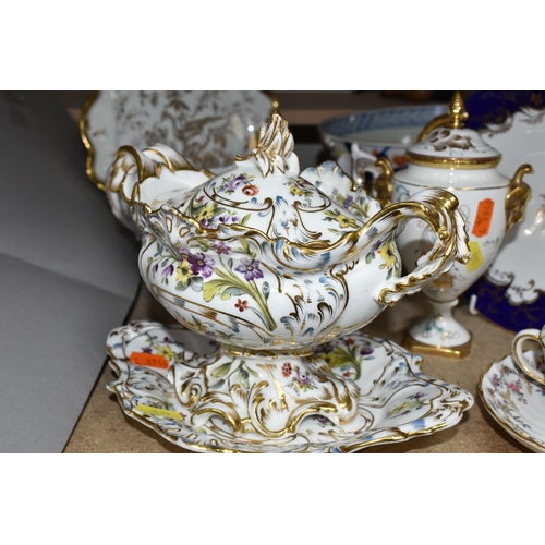 391 - A COLLECTION OF LATE 19TH CENTURY SPODE, COALPORT AND SIMILAR PORCELAIN, comprising a Copeland Spode... 