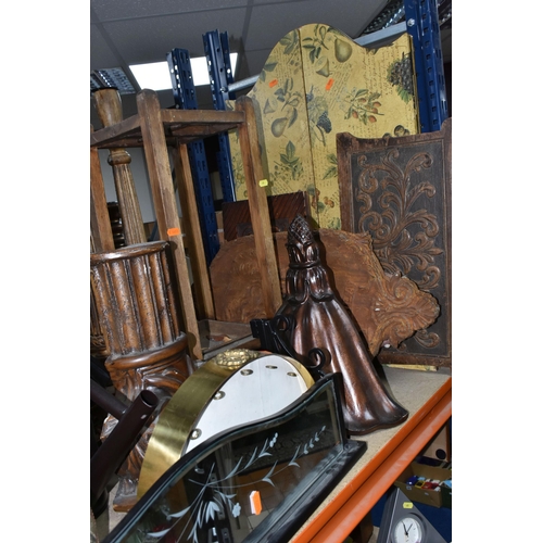 481 - A QUANTITY OF DECORATIVE ITEMS ETC, to include modern corbels, faux cast iron plaques, brass fire sc... 