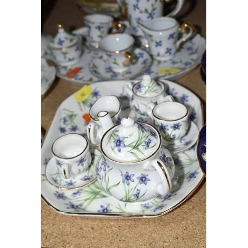 482 - A COLLECTION OF TEA AND COFFEE WARES ETC, to include Spode Copelands china Coffee can and saucer wit... 