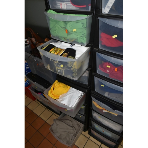 498 - A QUANTITY OF MEN'S CLOTHING, BOOTS, SHOES AND PLASTIC STORAGE CONTAINERS, to include four sets of p... 