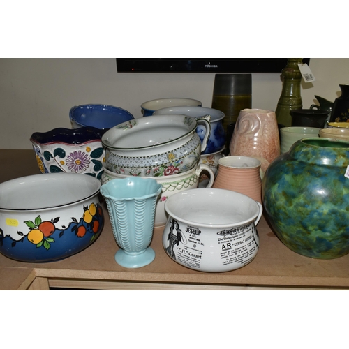 533 - A GROUP OF CERAMIC VASES, CHAMBER POTS AND PLANTERS, to include a Clews & Co Chameleon Ware green va... 