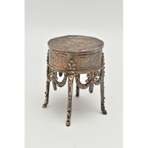 162 - AN EARLY 20TH CENTURY CONTINENTAL SILVER TRINKET BOX IN THE FORM OF A DRUM TOP TABLE WITH HINGED LID... 