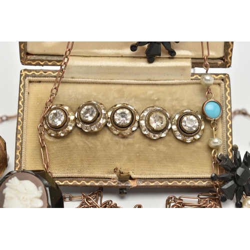 104 - A SELECTION OF LATE 19TH CENTURY AND EARLY 20TH CENTURY JEWELLERY, to include a cased set of five pa... 