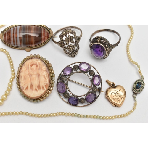 105 - A SELECTION OF LATE 19TH CENTURY AND EARLY 20TH CENTURY JEWELLERY, to include a banded agate brooch,... 