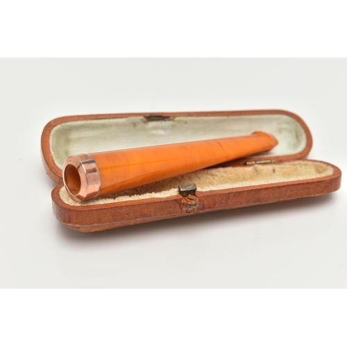 99 - AN AMBER AND 9CT GOLD CHEROOT, hallmarked 9ct gold London, together with case, (condition report: ge... 