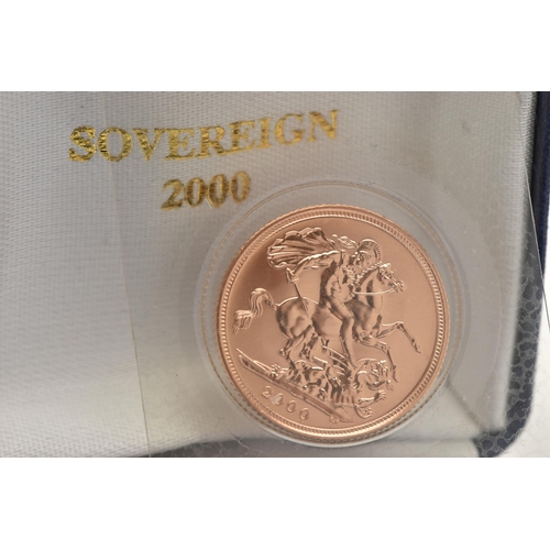 123 - A FULL SOVEREIGN COIN, 2000 George and the Dragon, Elizabeth II, encased in plastic casing