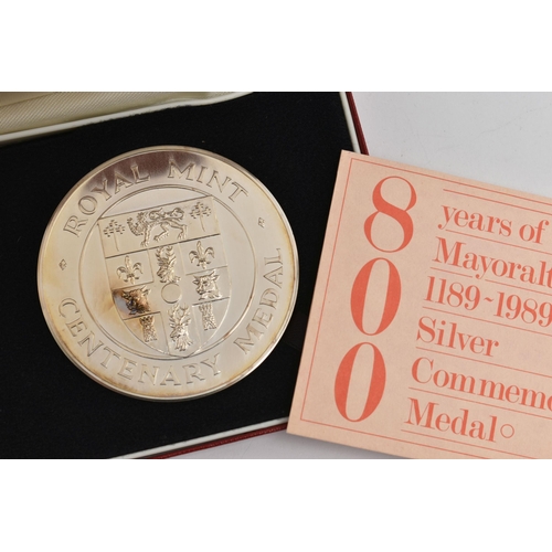 127 - A CASED 800 YEARS OF MAYORALTY SILVER COMMEMORATIVE MEDAL, hallmarked London, approximate gross weig... 