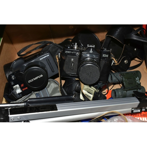 360 - TWO BOXES OF VINTAGE CAMERAS, BEER STEINS AND TWO SNOOKER CUES, to include a Zenit EM camera made in... 