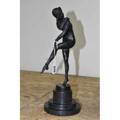 370 - AFTER DEMETRE CHIPARUS, A BRONZE 'HARLEQUIN' FIGURE, modelled glancing over her shoulder, standing o... 