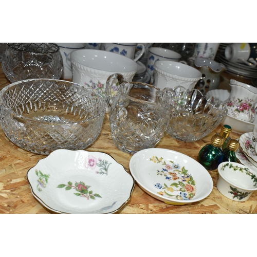 373 - A GROUP OF CERAMICS AND GLASS WARES, to include a Royal Albert Lavender Rose trio, cream jug and des... 