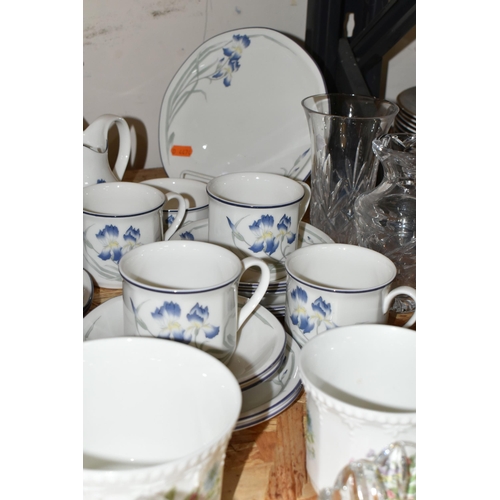 373 - A GROUP OF CERAMICS AND GLASS WARES, to include a Royal Albert Lavender Rose trio, cream jug and des... 