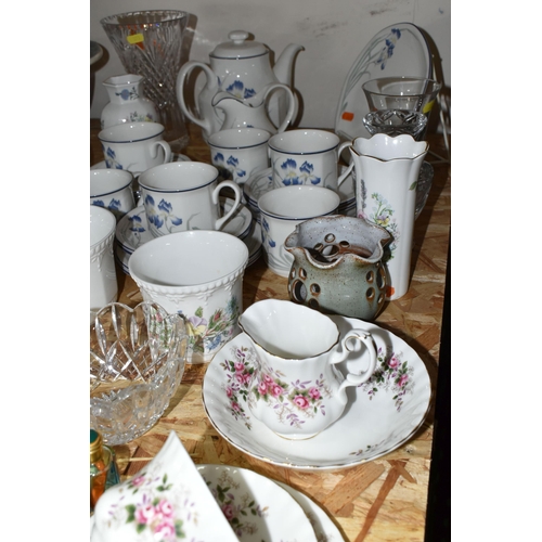 373 - A GROUP OF CERAMICS AND GLASS WARES, to include a Royal Albert Lavender Rose trio, cream jug and des... 