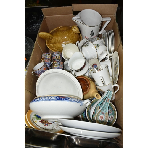 377 - FOUR BOXES AND LOOSE CERAMICS AND GLASS WARES, to include a boxed Dartington Crystal 'Tahiti' fruit/... 