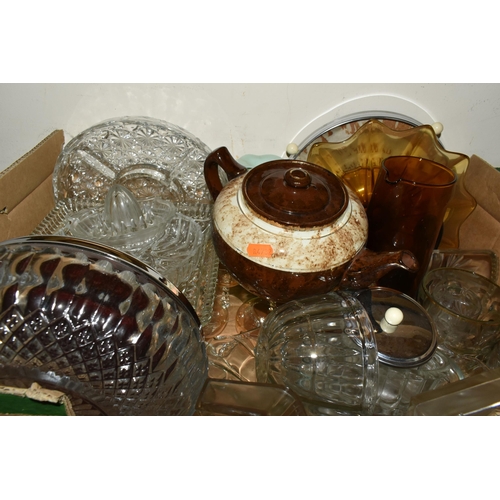 377 - FOUR BOXES AND LOOSE CERAMICS AND GLASS WARES, to include a boxed Dartington Crystal 'Tahiti' fruit/... 