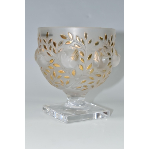 394 - A MODERN LALIQUE 'ELISABETH' PEDESTAL VASE, the frosted body of the goblet shaped vase moulded with ... 