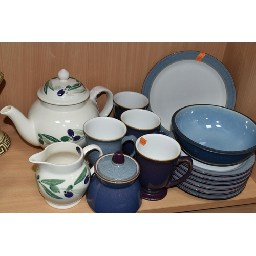 400 - AN EMMA BRIDGEWATER TEAPOT AND CREAM JUG, WITH DENBY DINNER WARES, comprising Emma Bridgewater piece... 