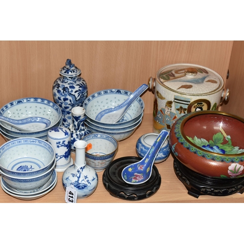 413 - A SMALL QUANTITY OF 19TH AND 20TH CENTURY CHINESE AND JAPANESE PORCELAIN, POTTERY AND CLOISONNE, inc... 