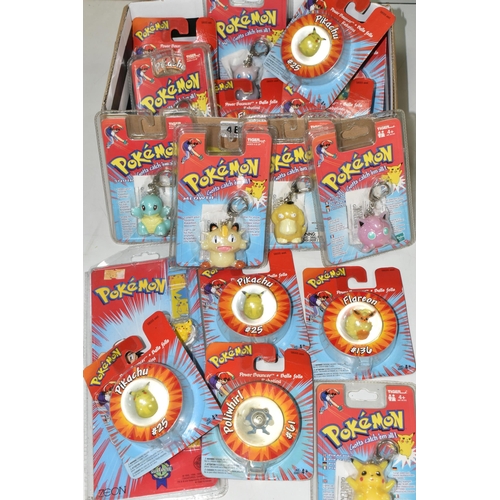 489 - BOX OF SEALED POKEMON TIGER ELECTRONICS KEYRINGS, also includes a sealed Pokémon watch and sealed Po... 