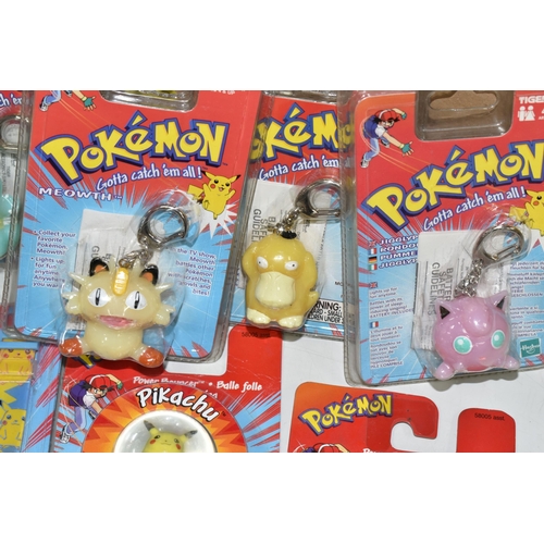 489 - BOX OF SEALED POKEMON TIGER ELECTRONICS KEYRINGS, also includes a sealed Pokémon watch and sealed Po... 