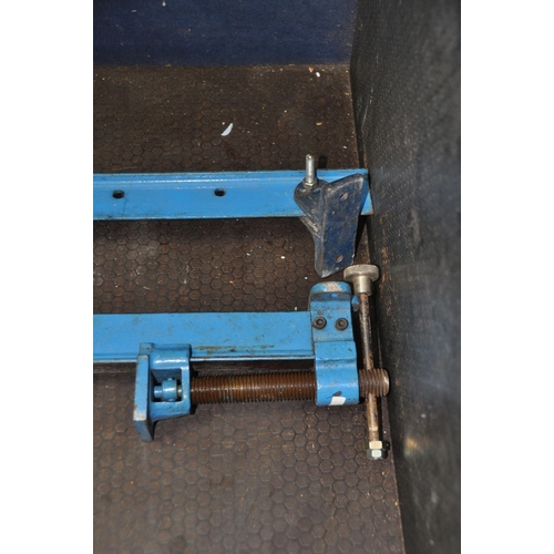 1071 - A PAIR OF UNBRANDED 5FT SASH CLAMPS