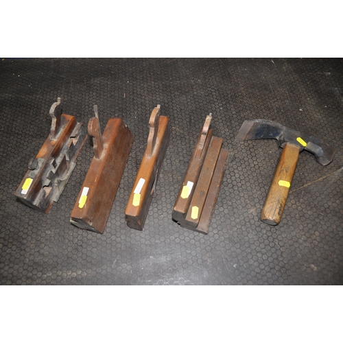 1077 - FOUR VARIOUS VINTAGE WOODEN PLANES, along with a PW Walker number 3 adze tool (5)